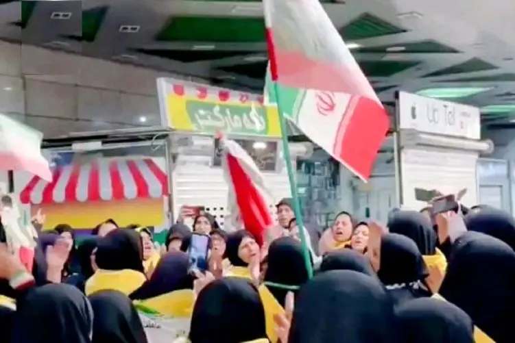 نوای محلی؛ زنان بختیاری با صداشون عرش به لرزه درآوردن برای رهبر امت شیرومه خوندن