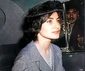 سفر به ایام قدیم سال 1948؛ دور دور شهناز پهلوی 4 ساله پشت فرمون ماشین پدری 