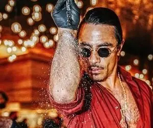 پخت دهن آب آور یه استیک بزرگ توسط نصرت گوکچه / بیا ببین چقدر کره بهش زد!