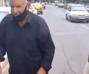 آواز شاد؛ پیرمرد دستفروش برای فروختن میوه هاش میزنه زیر آواز/چه آهنگی ساخت واسه میوهاش