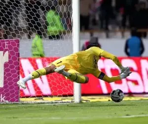 حسینی صدرنشین جدول سیوهای موفق در لیگ نخبگان آسیا