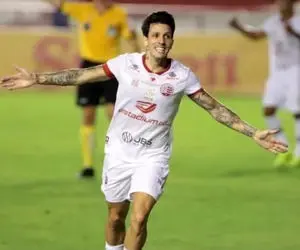 ستاره برزیلی صفحه اینستاگرام باشگاه استقلال را دنبال کرد!