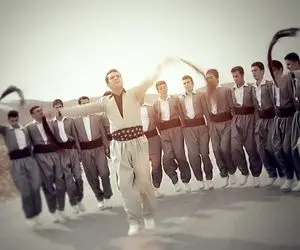 آواز شاد؛ خواننده به کردی می خونه جونی جونم نازت دِ چنه؟