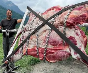 غذاهای غول پیکر؛ پوست گاو 120 تنیو کند بعد بیفتک کردن به سیخ کشید بریونی کرد