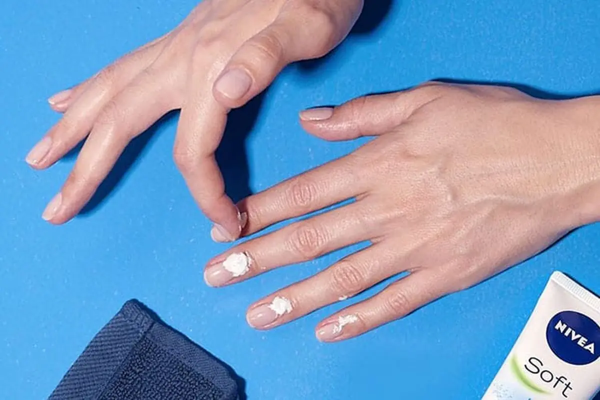 apply-nail-polish-5