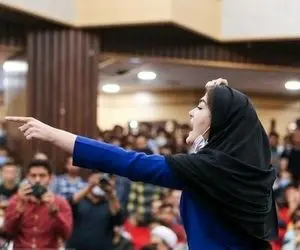 (ویدیو) غوغای دختر دانشجو در حضور سخنگوی دولت