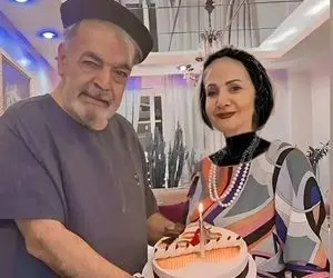 آواز هنرمندانه؛ آهنگ خوندن حمید لولایی وقتی ختم باباشه و آبجیش بهش تذکر میده نخونه