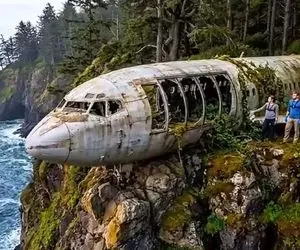 معماری خلاقانه؛ زن و شوهر لاشه هوایپما رو کنار ساحل تغییر کاربری دادن به خونه محشر شد