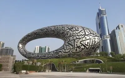 زیباترین بنا های جهان؛ توی دبی با فولاد و شیشه یه ساختمون 77 متری ساختن شکل انگشتر