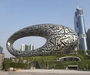 زیباترین بنا های جهان؛ توی دبی با فولاد و شیشه یه ساختمون 77 متری ساختن شکل انگشتر