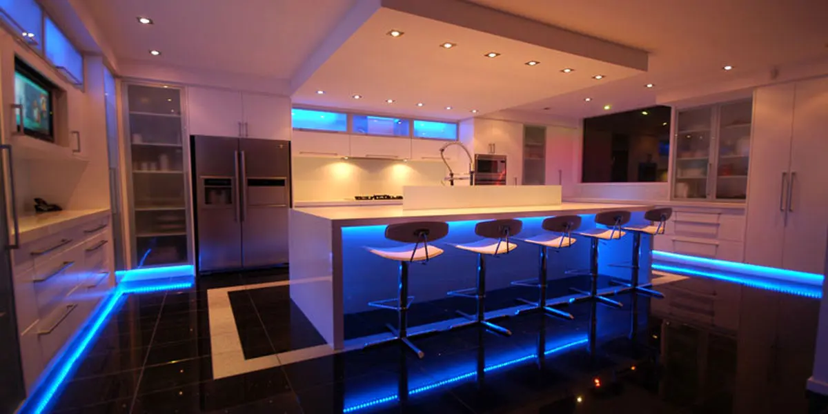 جزیره آشپزخانه با نورپردازی مخفیز