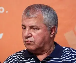 حضور علی پروین در بیمارستان فرهیختگان