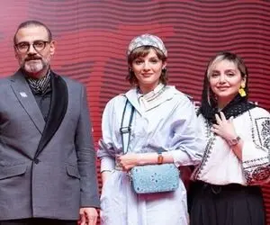 آواز احساسی؛ سور دادن علیرضا قربانی به نازنین بیاتی تو کنسرتش و وسط خوندن