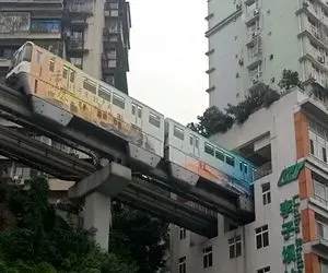 سازه‌های دیدنی؛ اومدن ریل قطار شهری بزنن خونهه مزاحم بود از توش تونل زدن