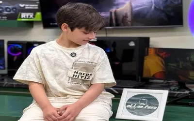 آواز شادیسم؛ دهه نودیه تا آهنگ مورد علاقش پخش شد تحمل نکرد رفت وسط چه اعتماد به نفسی