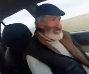آواز جگرسوز؛ صدای بینظیر و سوزناک پدر بزرگ کورد که مثل رالی رانندگی هم میکنه و میخونه