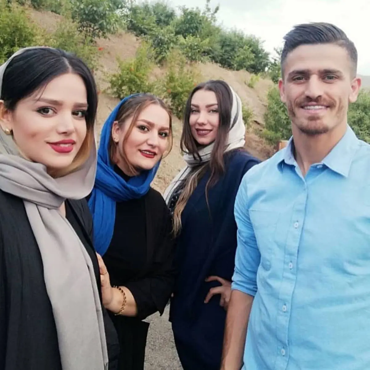 mona_ardalan67_1529095955_1