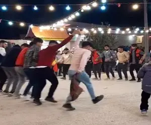 آواز محلی؛ بنازم چه رقص کردی انگار پاهای کل صف از عالم غیب دستور میگیرن انقد منظمن