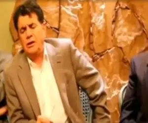 آواز اصیل؛ خوندن استاد شجریان تو جمع خصوصی که روبروییش با دست لرزون یواشکی فیلم گرفت