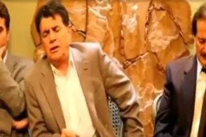 آواز اصیل؛ خوندن استاد شجریان تو جمع خصوصی که روبروییش با دست لرزون یواشکی فیلم گرفت