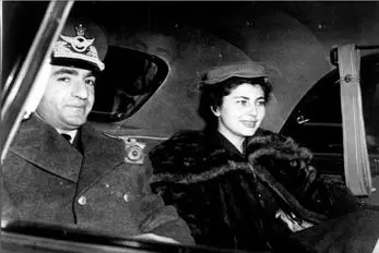 سفر به ایام قدیم سال 1957؛ لباس شب شرم آور ثریا پهلوی در اسپانیا