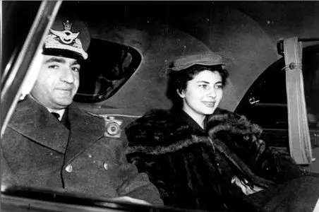 سفر به ایام قدیم سال 1957؛ لباس شب شرم آور ثریا پهلوی در اسپانیا