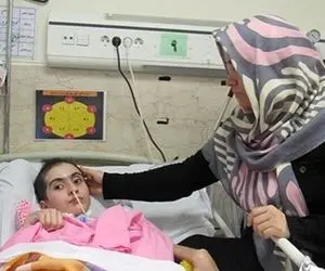 (عکس) زندگی این دختر به برق وابسته است!