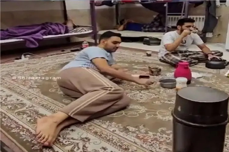 آواز شاد؛ پسرای شروشیطون خوابگاه کنسرت راه انداختن نوازنده در کمد از جون مایه میزاره