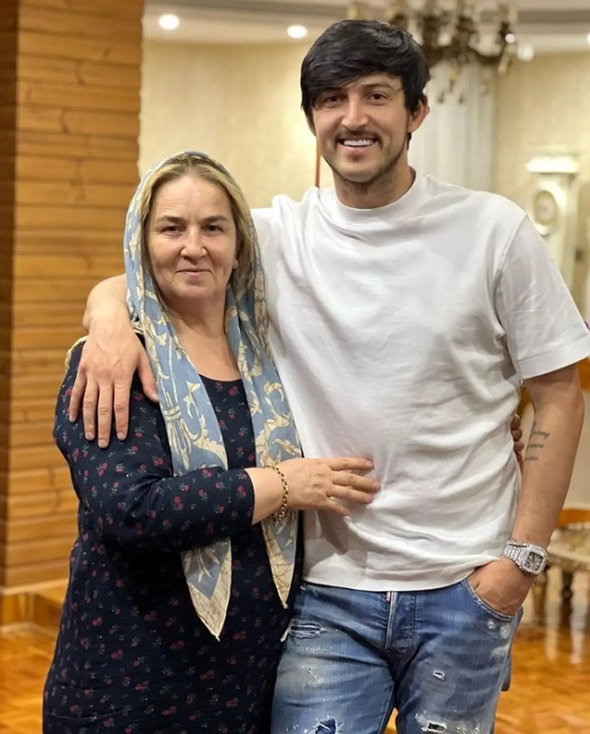 سردار و مادرش