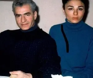 سفر به ایام قدیم سال 1350؛ فرح دیبا در حال آبگوشت خوری کنار کویین