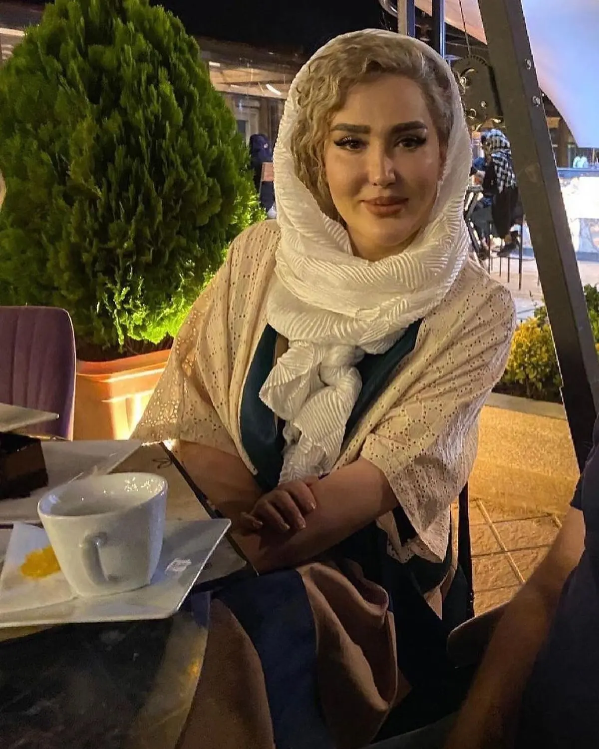 zohrefakour_1626697936_1