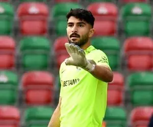 (عکس)؛ عابدزاده در آغوش هم تیمی هایش! 