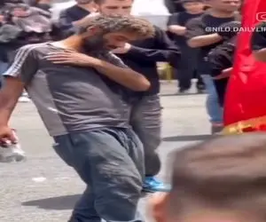 مداحی سوزناک؛ مرد بی خانمان یهو از ناکجا اومد تو دسته جوری مستانه سینه زد اشکت درمیاد