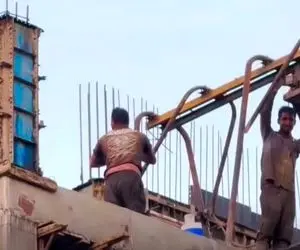 آواز محلی؛ تو مدرسه دانش آموزا دارن دو دستماله میرقصن، فقط حرکت کارگرای بالا ساختمون 