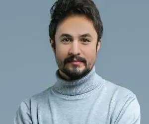 آواز جیگرسوز؛ راغب با گریه اشک ریزان چه با بغض میخونه سالن ترکید از صدای هق هق