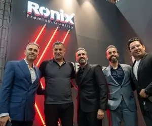 علی دایی، شهریار فوتبال ایران در غرفه رونیکس