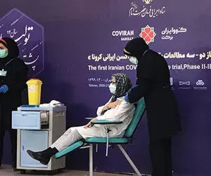 لحظه تزریق واکسن برکت به مینو محرز