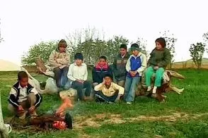 آواز احساسی؛ بچه های کار دور هم جمع شدن دل ملت رو پاره پاره کردن با خوندنشون
