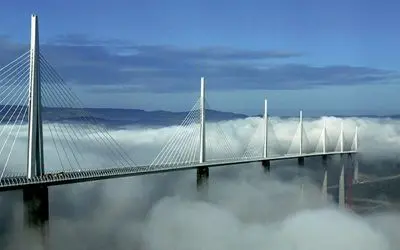 جاده‌های هیجان‌انگیز؛ وحشتناک ترین پل های جهان این خاراجیا رفتن وسط ابرا پل ساختن