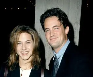 چرا همبازی‌ های متیو پری در فرندز به فوتش واکنش ندادند؛ توئیت بی ربط جنیفر آنیستون