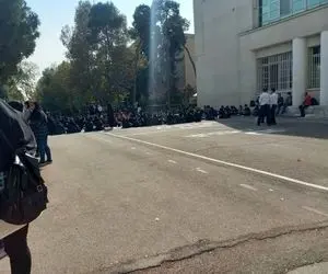 (عکس) سفره ناهار در دانشگاه تهران روی زمین پهن شد