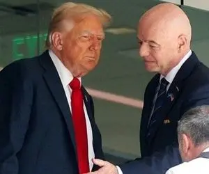 ترامپ را به هیچ وجه نمی شد از زمین فوتبال کنار کشید!