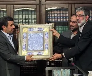 حمله احمدی‌نژاد به حدادعادل: قبل از انقلاب دستبوس فرح بودی!