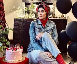 "مریم معصومی" با رژی قرمز و جیغ تنها تو ماشین با یک مرد! +عکس
