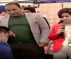آواز شادانه؛ پسربچه جلوی استادش تو عروسی انقد خوب میخونه که خود استاد هم مونده