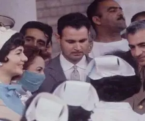 سفر به ایام قدیم سال 1345؛ بیمار یا بازیگر؟ فرح وسط انبوهی فیلم بردار خون میدهد