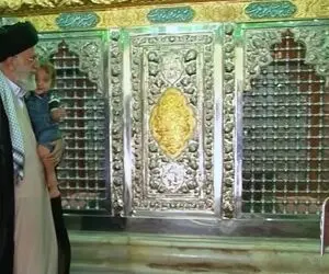 (ویدئو) رهبر انقلاب و نوه‌هایشان در امامزداه مشهد اردهال