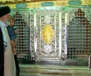 (ویدئو) رهبر انقلاب و نوه‌هایشان در امامزداه مشهد اردهال