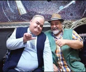 تصویری از دورهمی محمدرضا شریفی‌نیا در کنار اکبر عبدی و همسرش