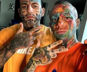 خالکوبی دیده نشده امیر تتلو در اتاق خواب ! + عکس